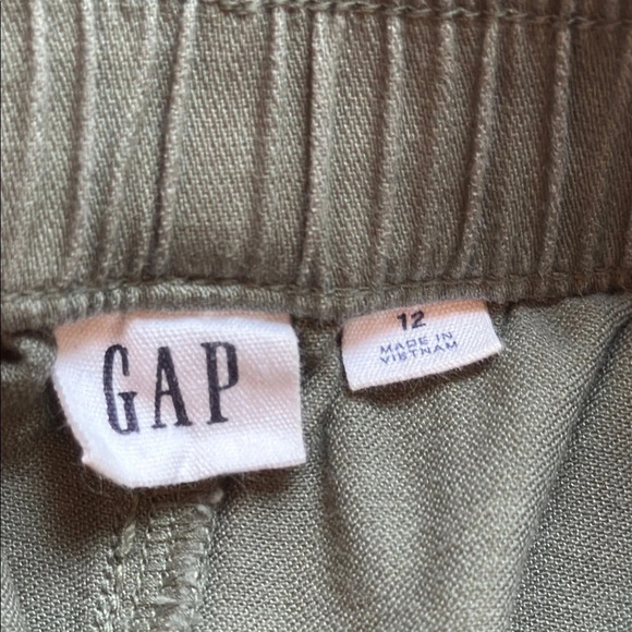 GAP Olive Green Casual Shorts - Picture 3 of 8